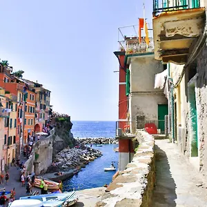 https://casa-elisa-riomaggiore.hotelitalianriviera.com