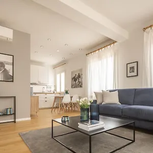 https://santa-croce-design-apartment-rr.hotelinveneto.com